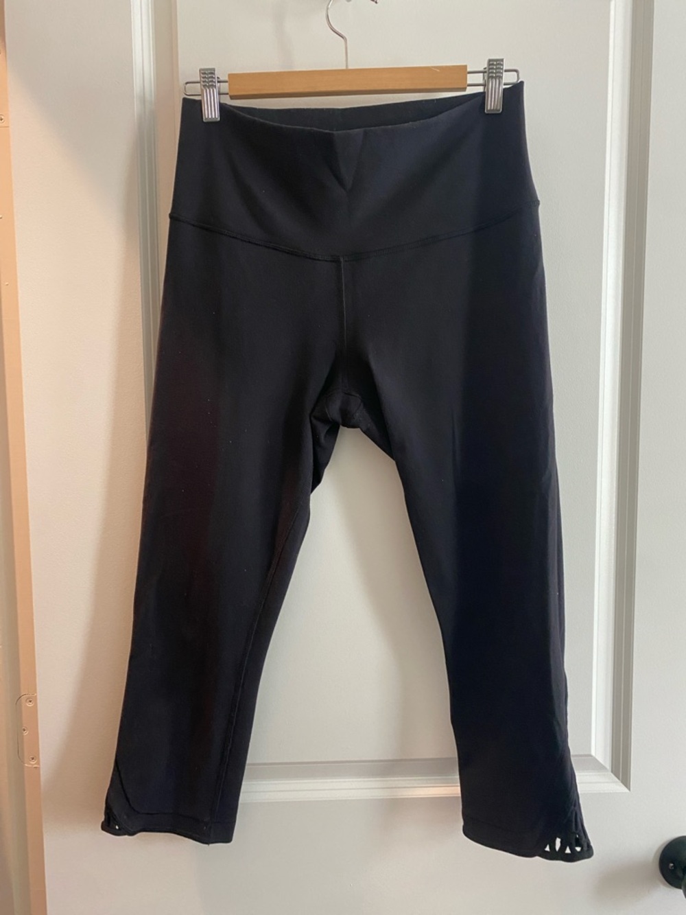 Lululemon Black Cropped Lattice Leggings